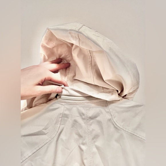 THE NORTH FACE Jacket Size Large Icy Sleek Ivory Color *EXCELLENT CONDITION!!🎁* - Picture 11 of 16